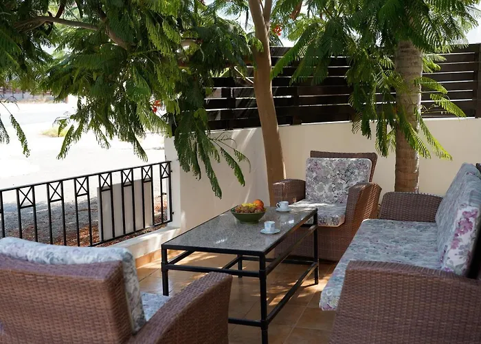 Villa Sirena, Pernera, Valentino
